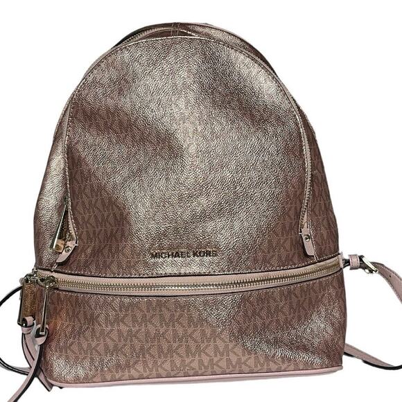 Michael‎ Kors Rose Gold Pink
Trim Metallic Signature
Monogram Rhea Zip backpack - Picture 1 of 16
